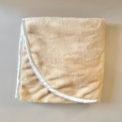 Stone fleece cuddle blanket with satin trim.