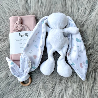 White with Terrazzo Bunny Gift Set includes: ears teether, bunny and blush swaddle set.